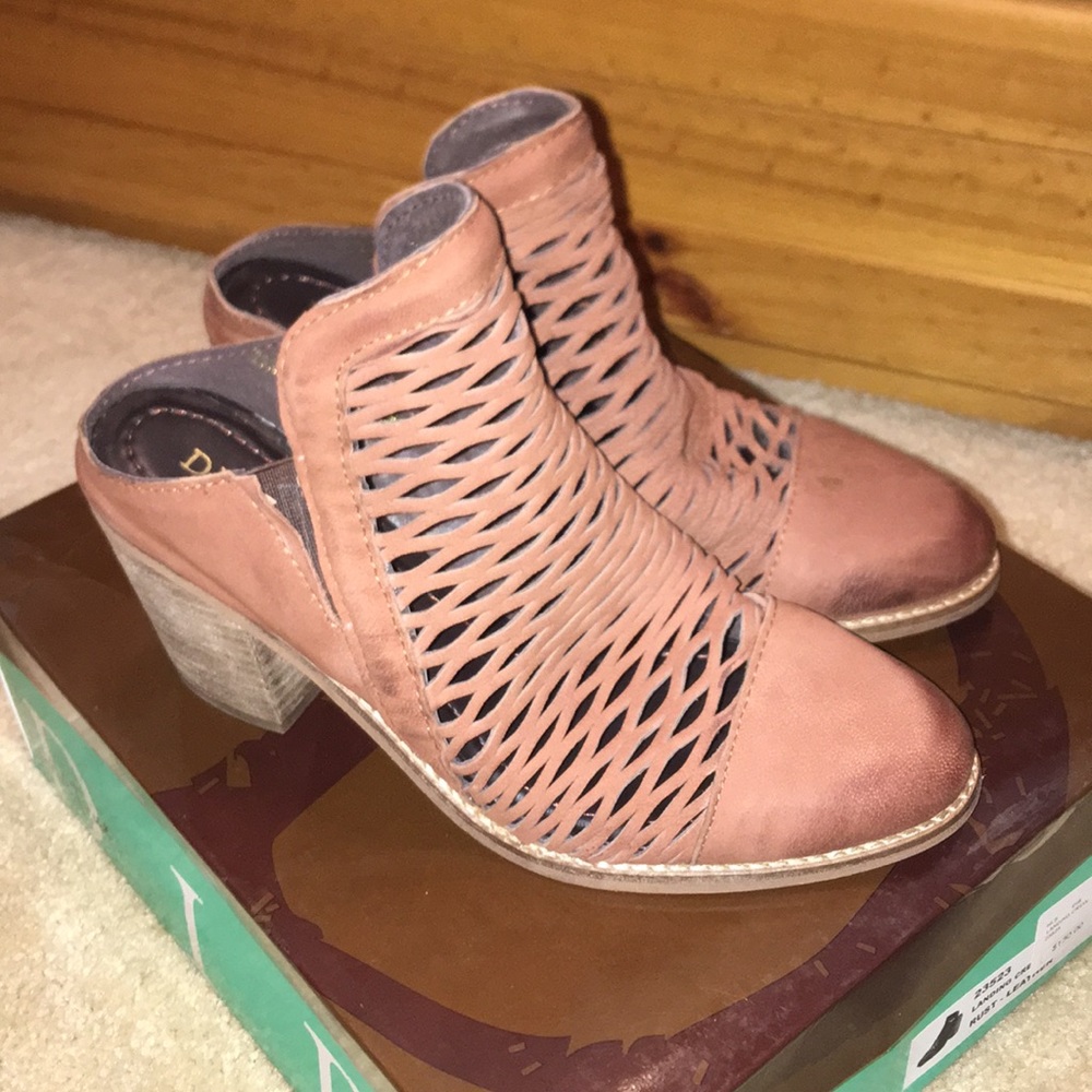 Rust color heeled mule